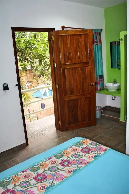 Yaxche Centro Hostal y Camping Bacalar